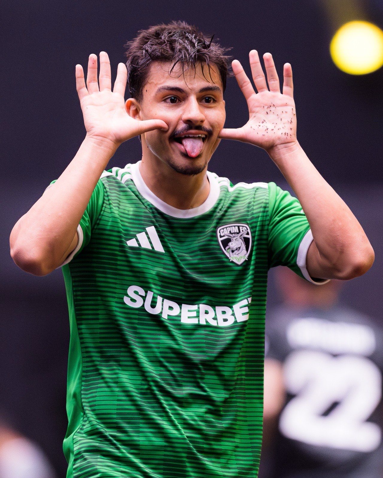 Jogador do Capim FC comemorando